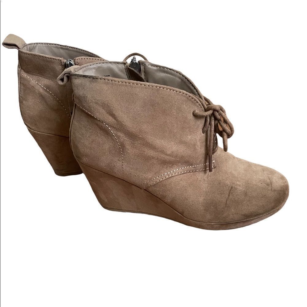 DV Dolce Vita wedge heel ankle booties‎